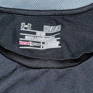 Under Armor Heat Gear fitted short sleeve athletic tee size M